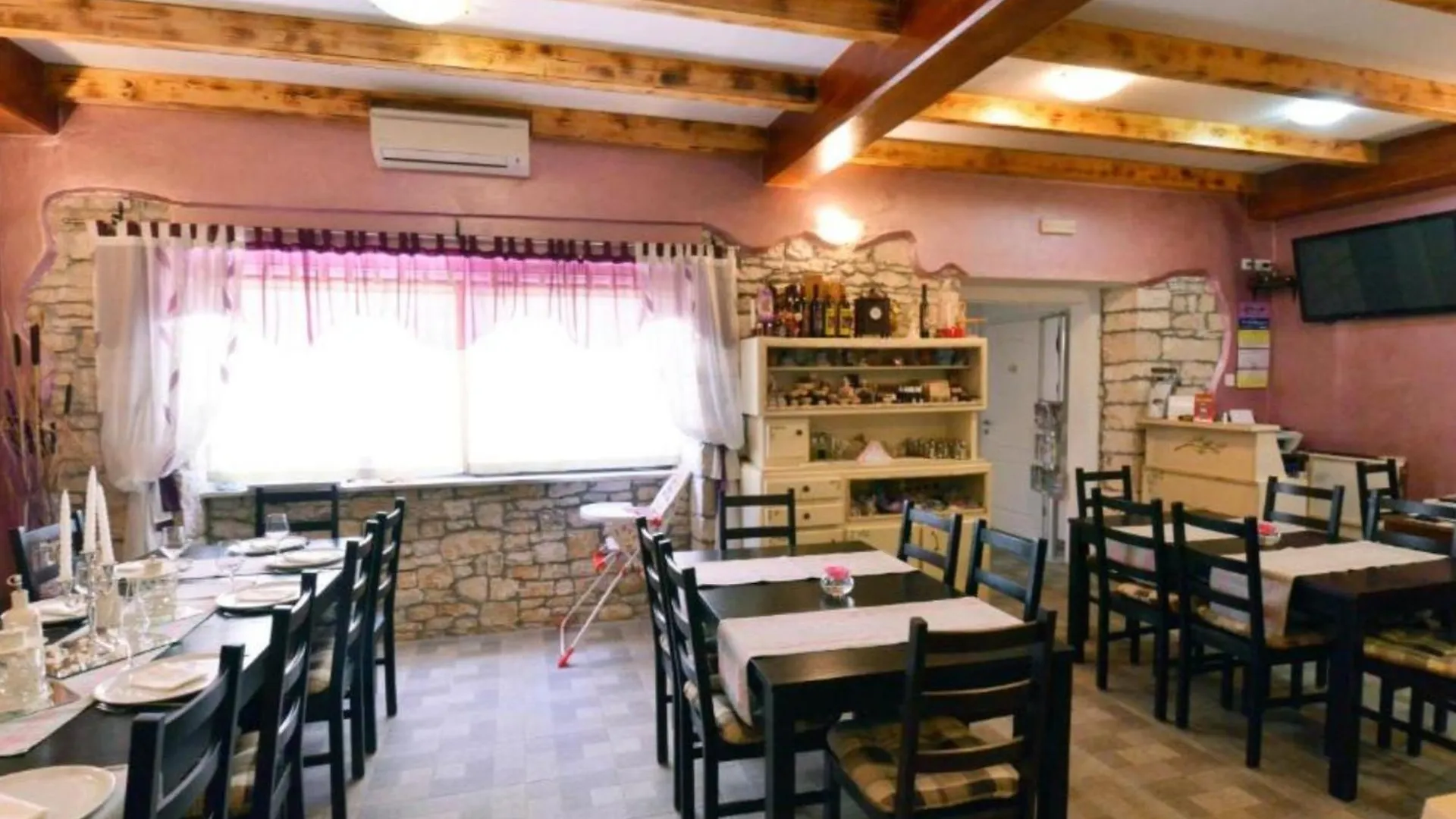 Authentic Istrian Rooms For Unforgettable Stays ボドニャン ベッド・アンド・ブレックファスト