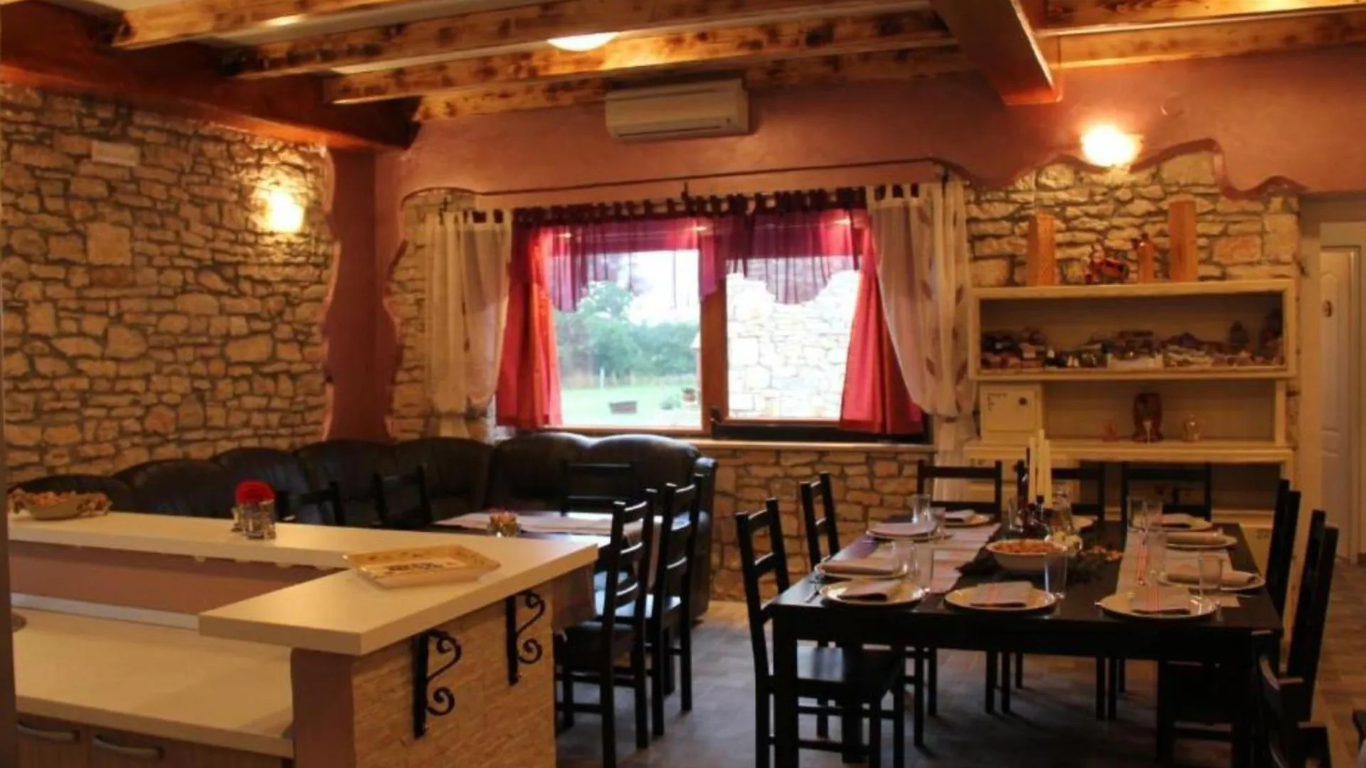 Authentic Istrian Rooms For Unforgettable Stays ボドニャン ベッド・アンド・ブレックファスト